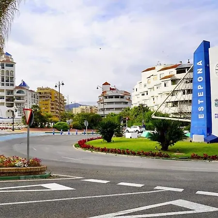 Διαμέρισμα Urb. Marina Bay Apartment, Εστεπόνα