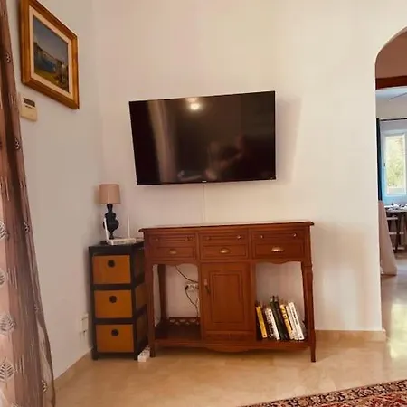 Urb. Marina Bay Apartment, Εστεπόνα