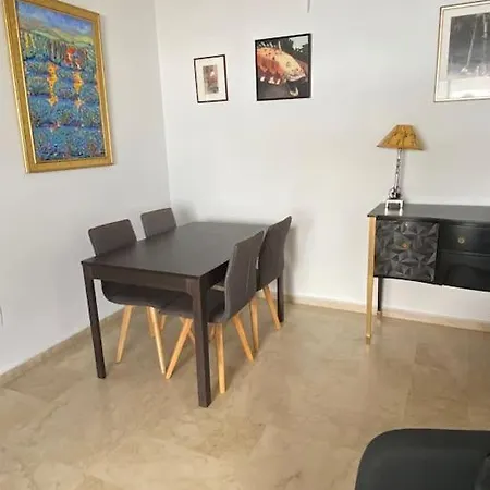 Διαμέρισμα Urb. Marina Bay Apartment, Εστεπόνα