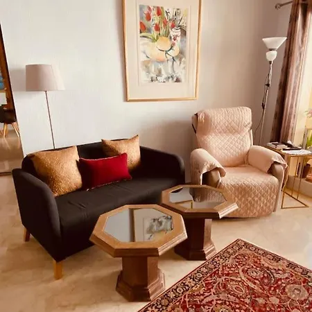 Urb. Marina Bay Apartment, Εστεπόνα