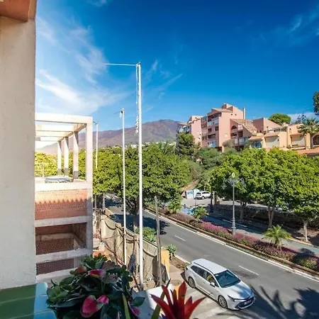 Urb. Marina Bay Apartment, Εστεπόνα